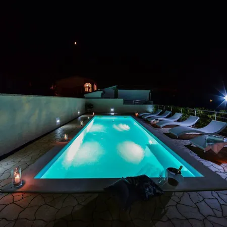 Sunset Deluxe Apartment *