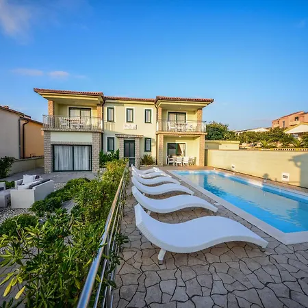 Sunset Deluxe Apartment Vir