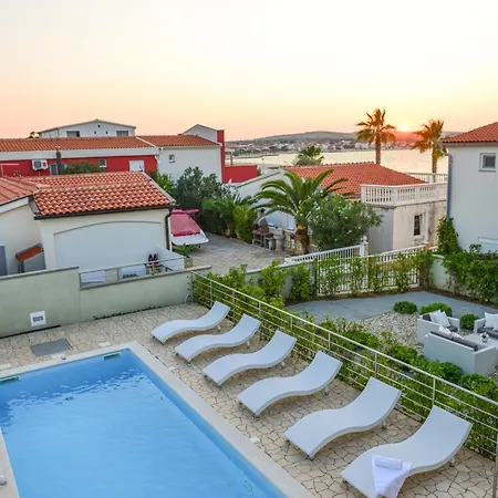 Sunset Deluxe * Vir
