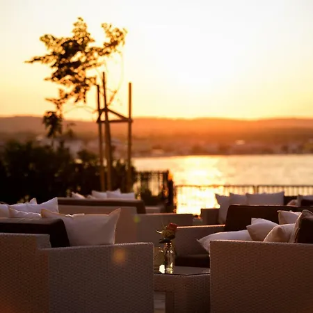 Sunset Deluxe 아파트 비르