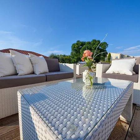 Sunset Deluxe Apartment *