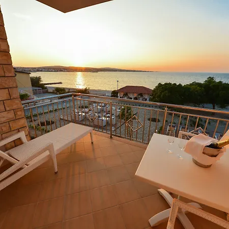 Sunset Deluxe Apartment