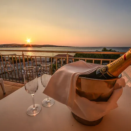 Sunset Deluxe Vir